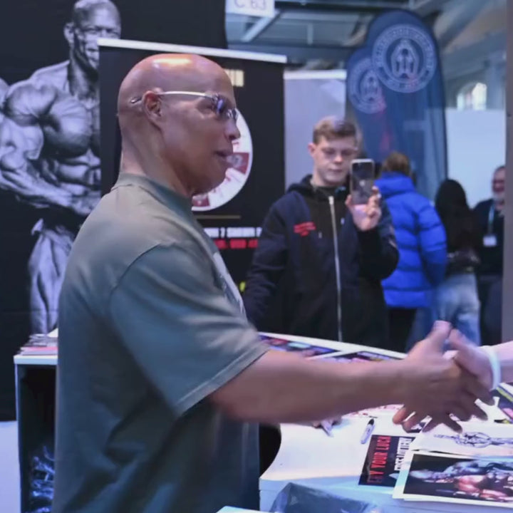 Shawn Ray signing merchandise video